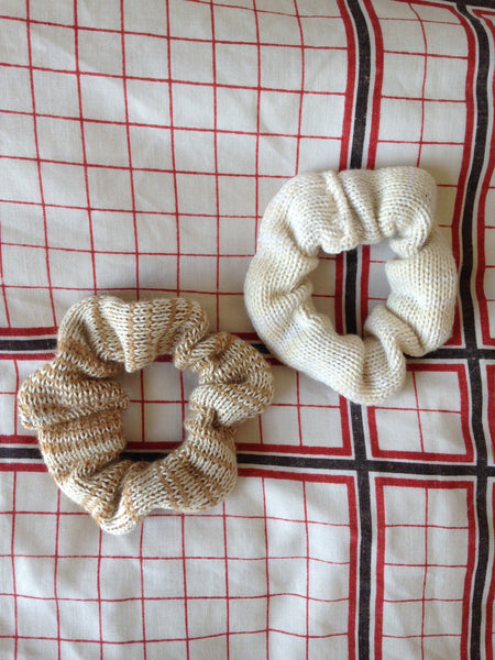 Small knit scrunchies (2)